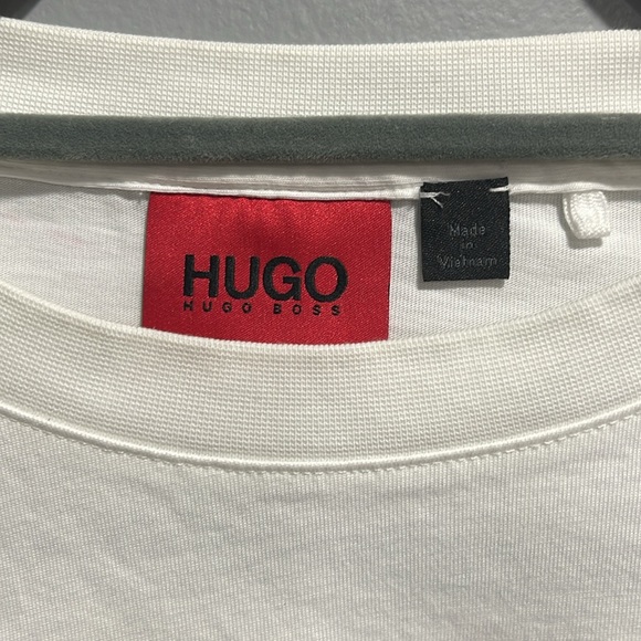 COPY - Hugo white graphic tee size M - Picture 4 of 6